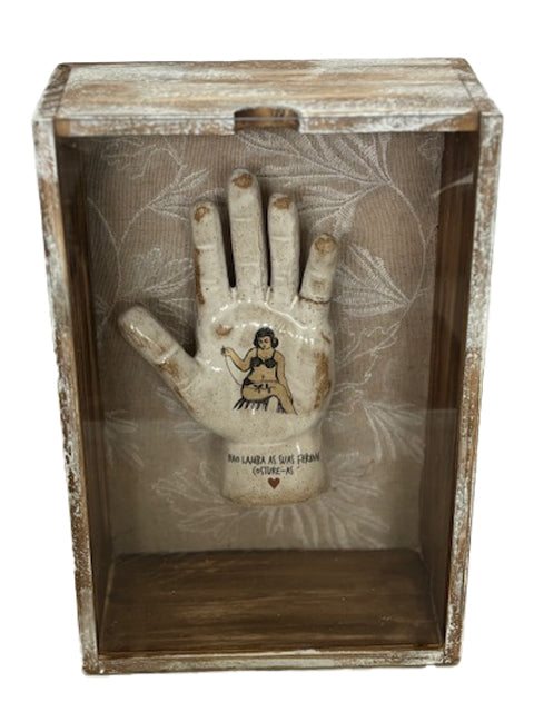 Hand In The Box Costura