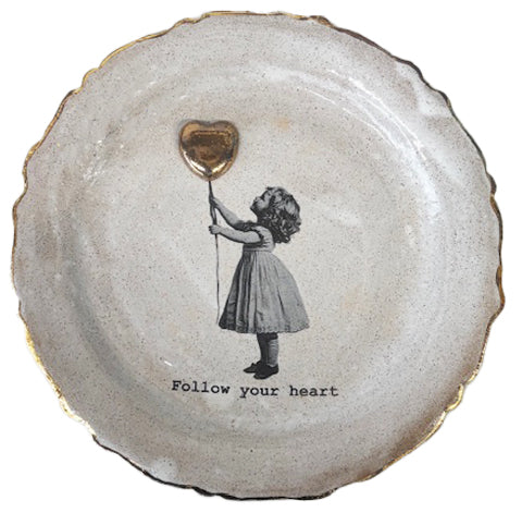 Prato com Moldura Trabalhada Follow Your Heart